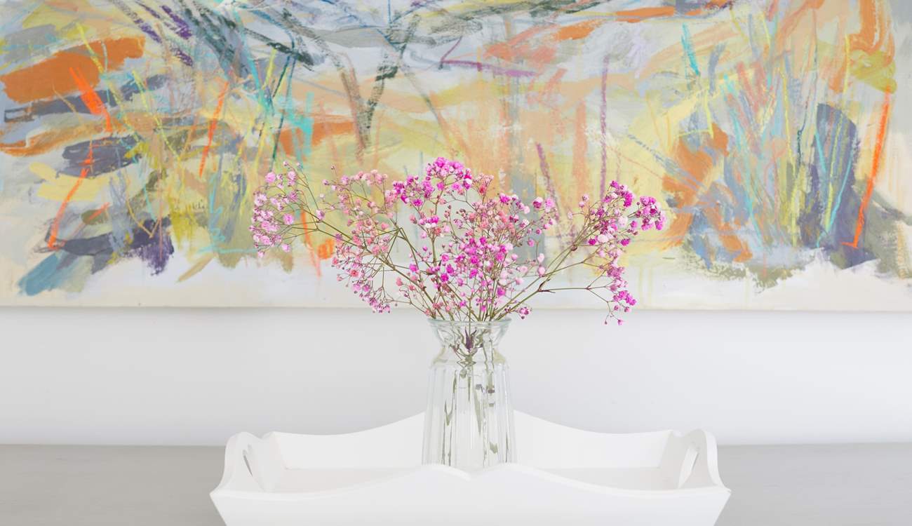 There are many touches of colour in the decor.