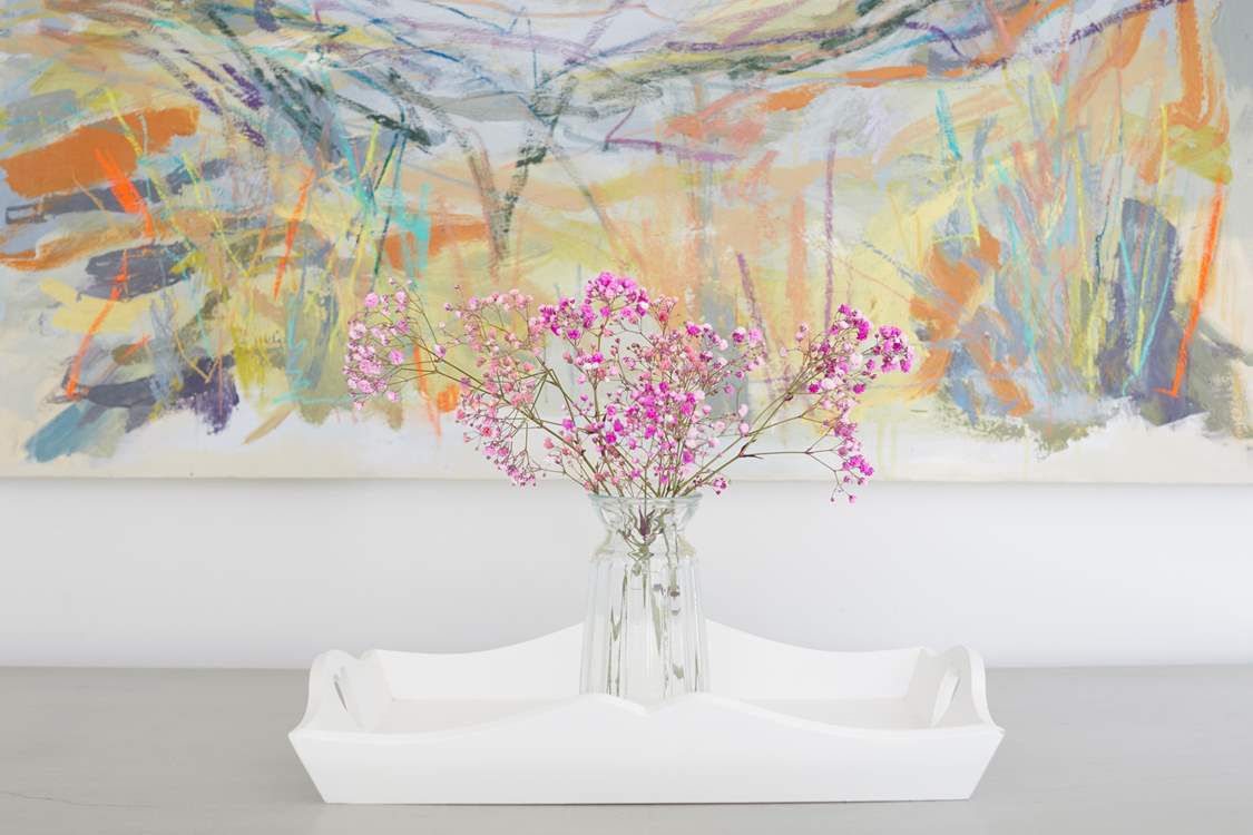 There are many touches of colour in the decor.