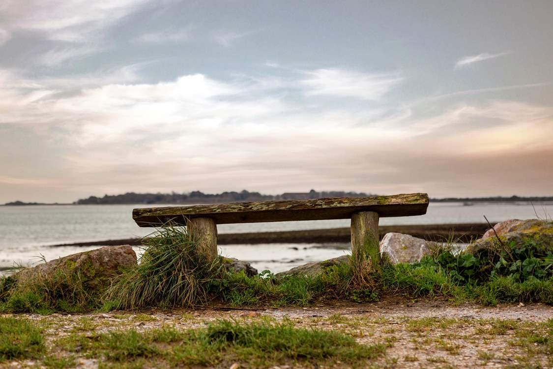 Amazing harbourside walks nearby.