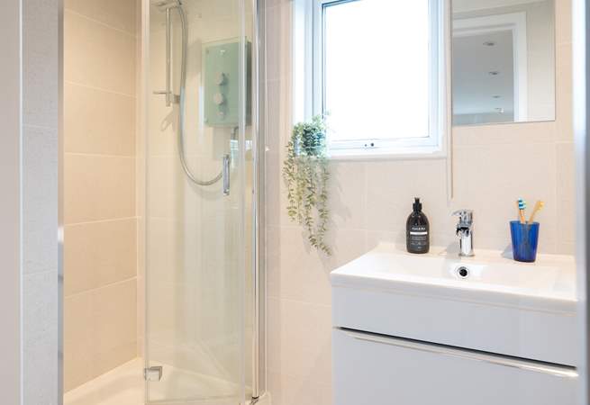 The en suite shower-room in bedroom 1 is perfect for a refreshing shower after a beach day.