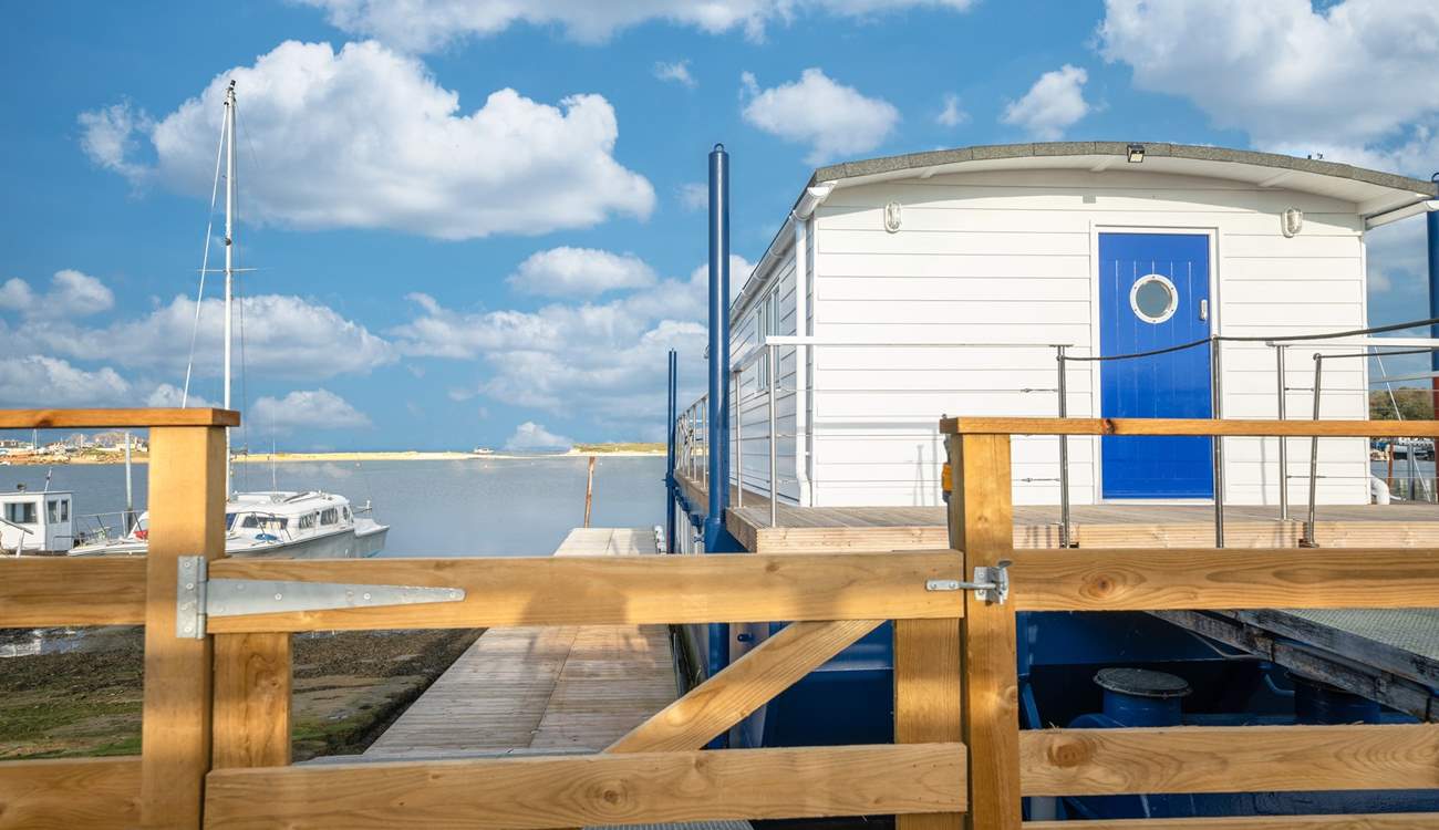 Your perfect holiday houseboat awaits your arrival.