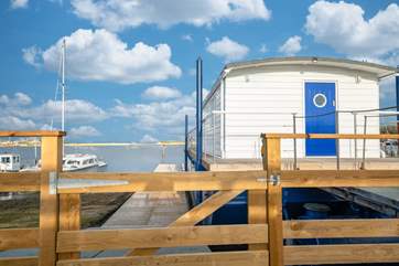 Your perfect holiday houseboat awaits your arrival.