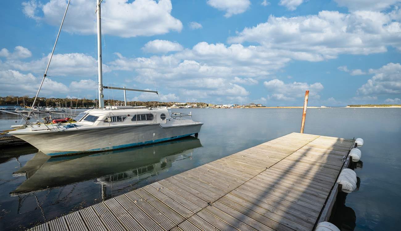 The private pontoon runs alongside Oystercatcher. Please take care and supervise children at all times.