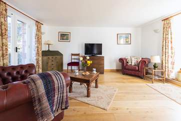 Relax in the spacious sitting-room.