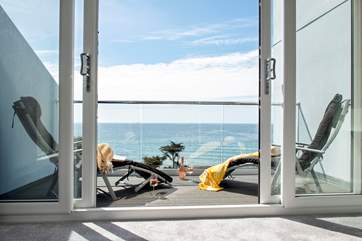 So hop out of bed, pull back the patio doors and relax on the sun loungers - you deserve to chill out.