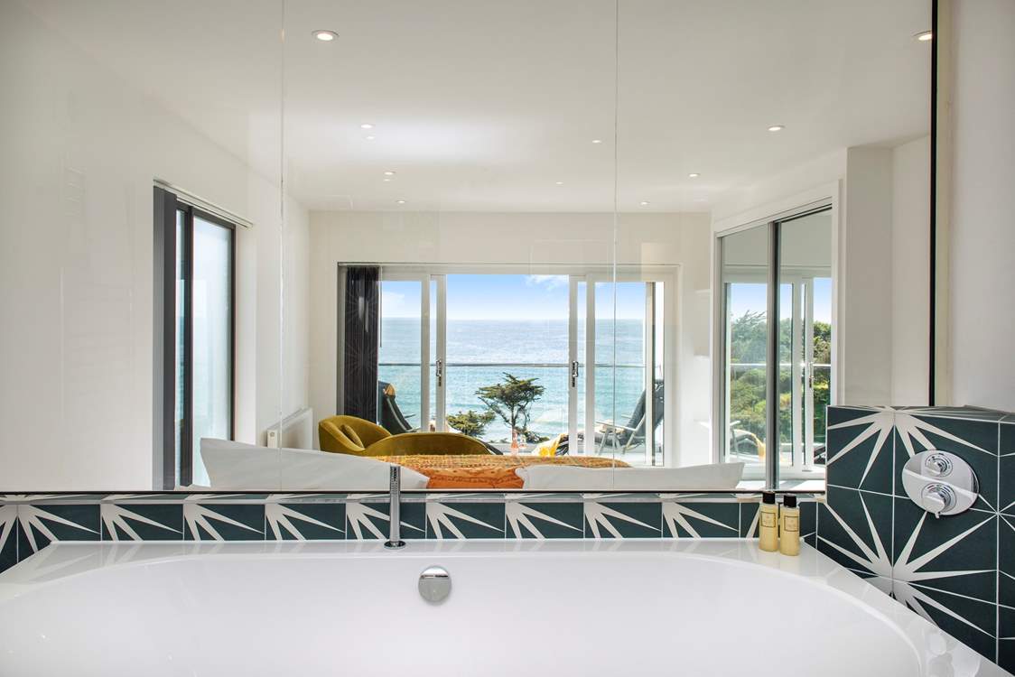 And once in the bath you can still soak in those views.