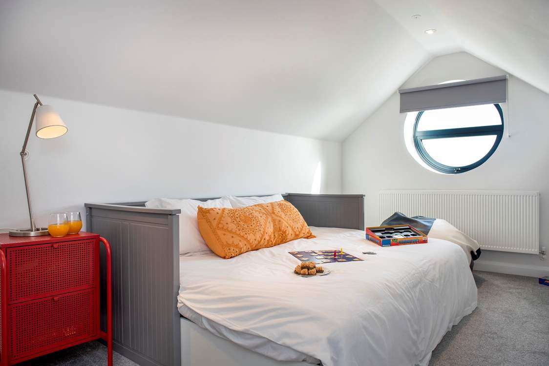 The snug can also be set up as a bedroom.