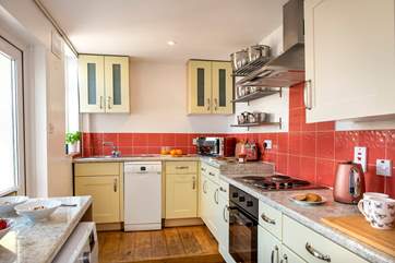 The well-equipped kitchen.