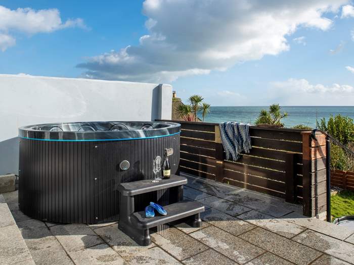 Drake, Sleeps 4 in Whitsand Bay