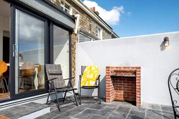 Why not spend an afternoon in front of the barbecue?