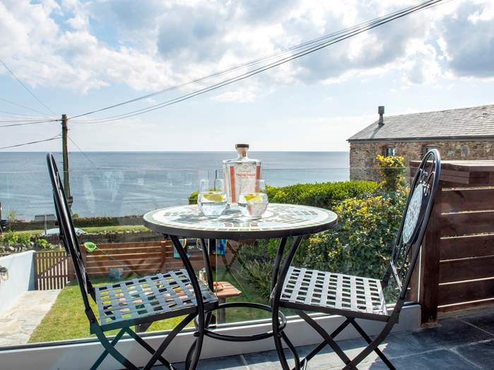 Hawkins, Sleeps 4 in Whitsand Bay