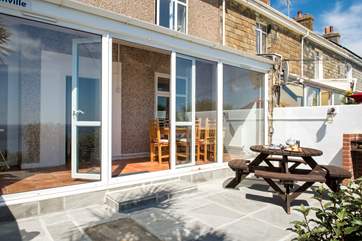 This patio certainly makes the most of the sunshine!