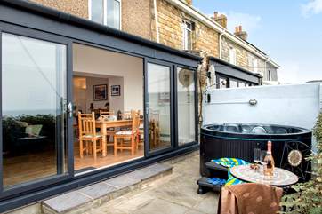 This patio certainly makes the most of the sunshine!
