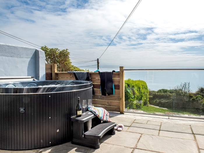 Grenville, Sleeps 6 in Whitsand Bay