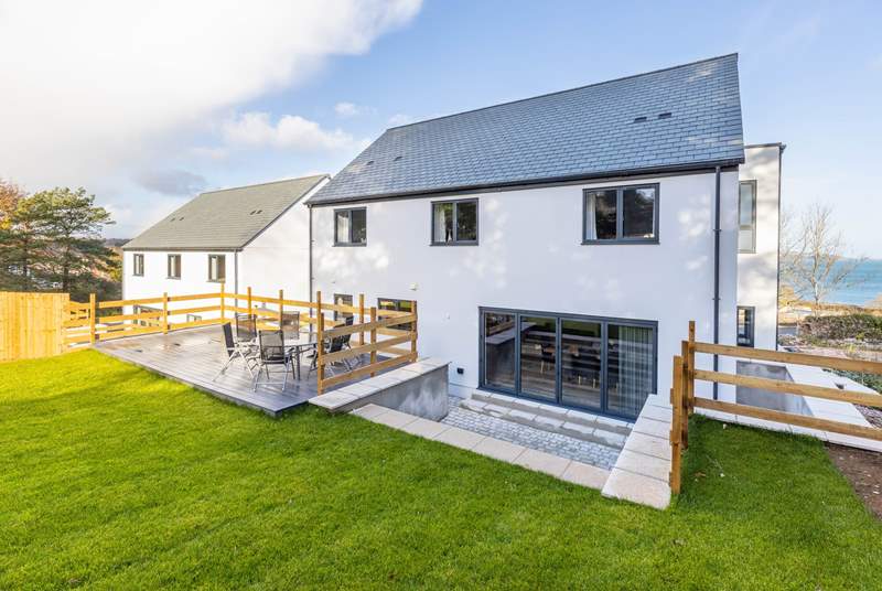 Bayview is a fabulous family house with oodles of space both internally and externally and with exceptional sea views.
