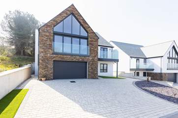 Bayview is one of two exceptional houses perched overlooking the sea.
