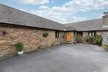 Fairfield is a super attractive bungalow, nestled in the heart of south Devon, only a short drive from the most stunning coastline and beaches.