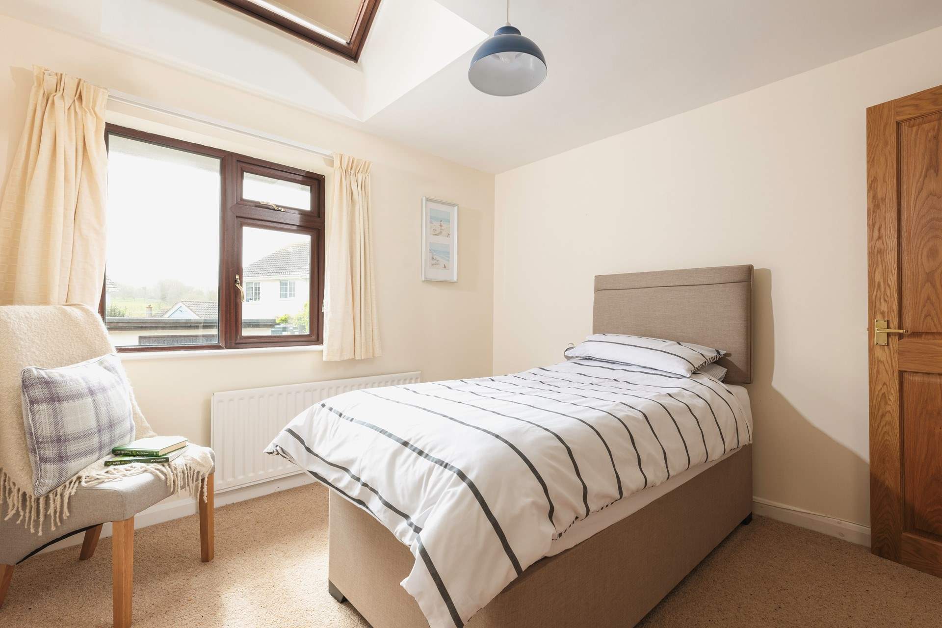 The comfortable single room.