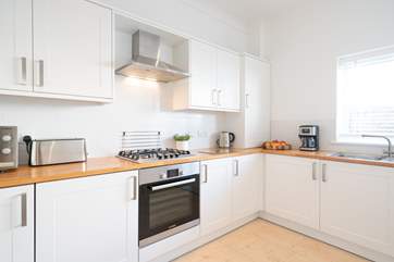 The well-equipped kitchen.