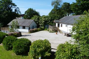 Orchard Cottage on the right shares this lovely site with Bramley Cottage.
