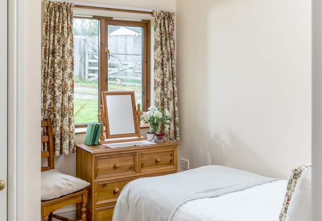 There are two charming single bedrooms at Orchard Cottage (Bedroom 3). 
