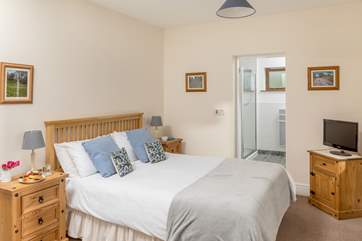 The main bedroom also boasts an en suite shower-room.