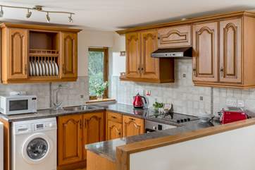 The farmhouse kitchen is very well-equipped.