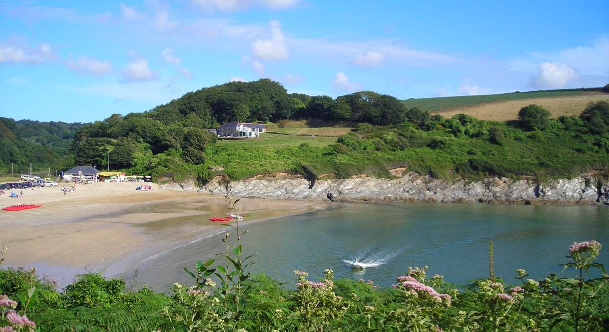 Sandy Maenporth is accessed via a footpath and takes about 40 minutes - there is a beach cafe and the Cove Restaurant. 
