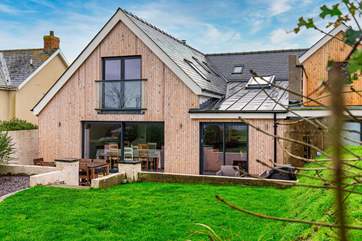 The garden is perfect for children and dogs, there is also a barbecue for those summer evenings.