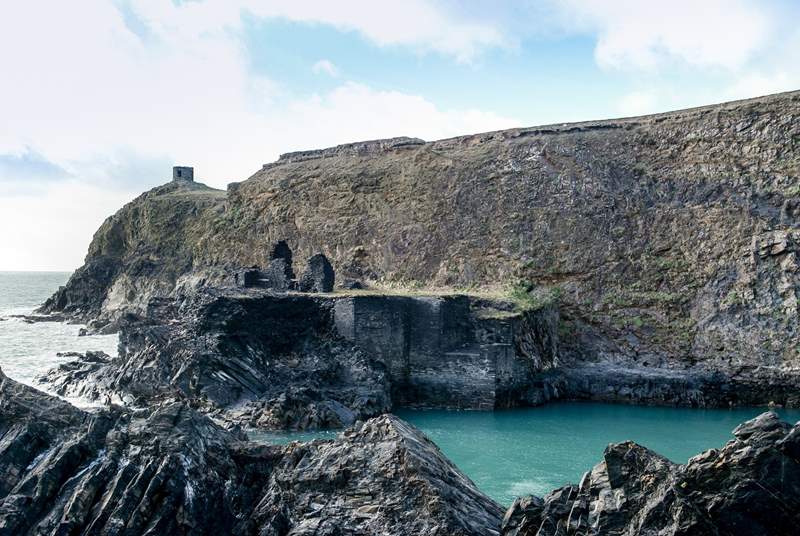 Th magical Blue Lagoon next to Abereiddy Beach is very nearby. 