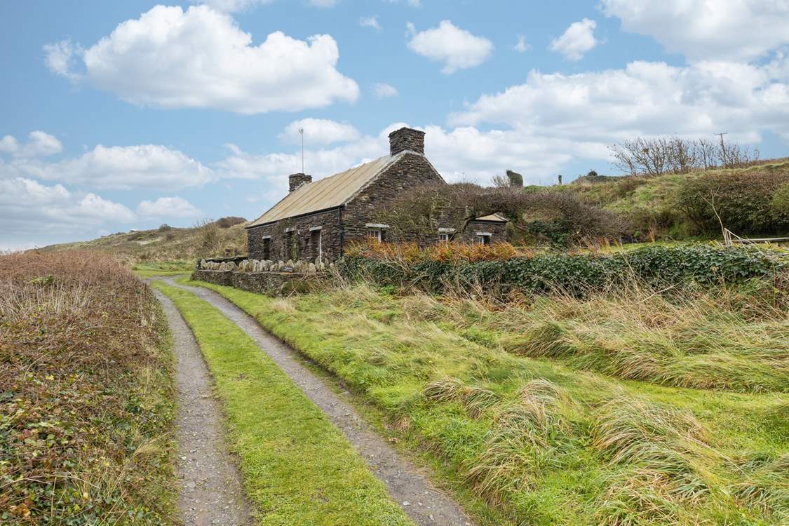 Towyn Cottage is in a magical setting surrounded by countryside, 2 minutes from the sea.