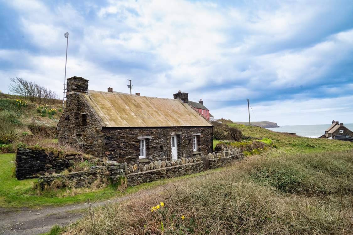 Towyn Cottage is a beautiful rustic cottage situated just a stone's throw away from Abereiddy beach and surrounded by blissful countryside.