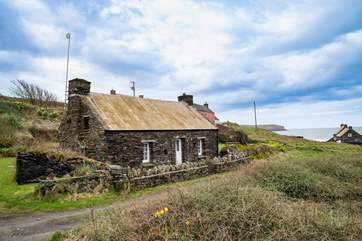 Towyn Cottage is a beautiful rustic cottage situated just a stone's throw away from Abereiddy beach and surrounded by blissful countryside.