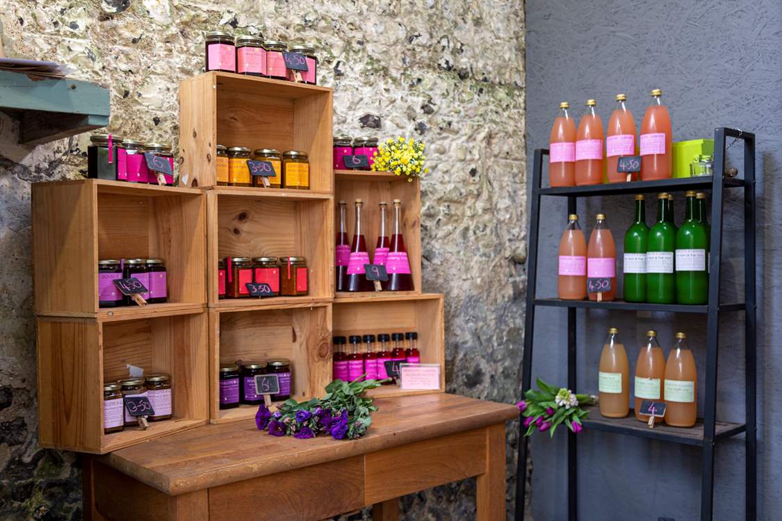 Lots of delicious home-made produce including mulberry white wine vinegar, mulberry jams, chutneys and apple juice.