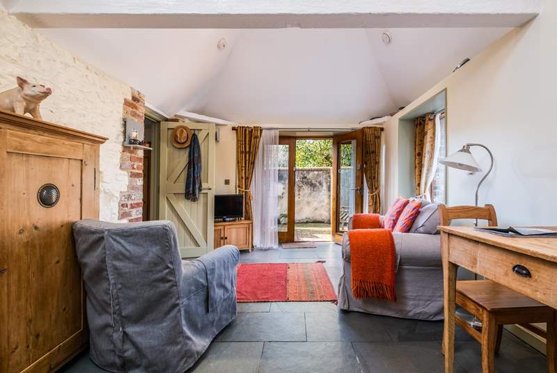 This characterful single-storey dwelling has original exposed brickwork and traditional slate floors. 