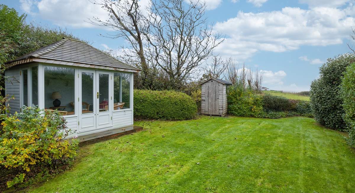 The super garden-room, the perfect spot for a quiet read. 