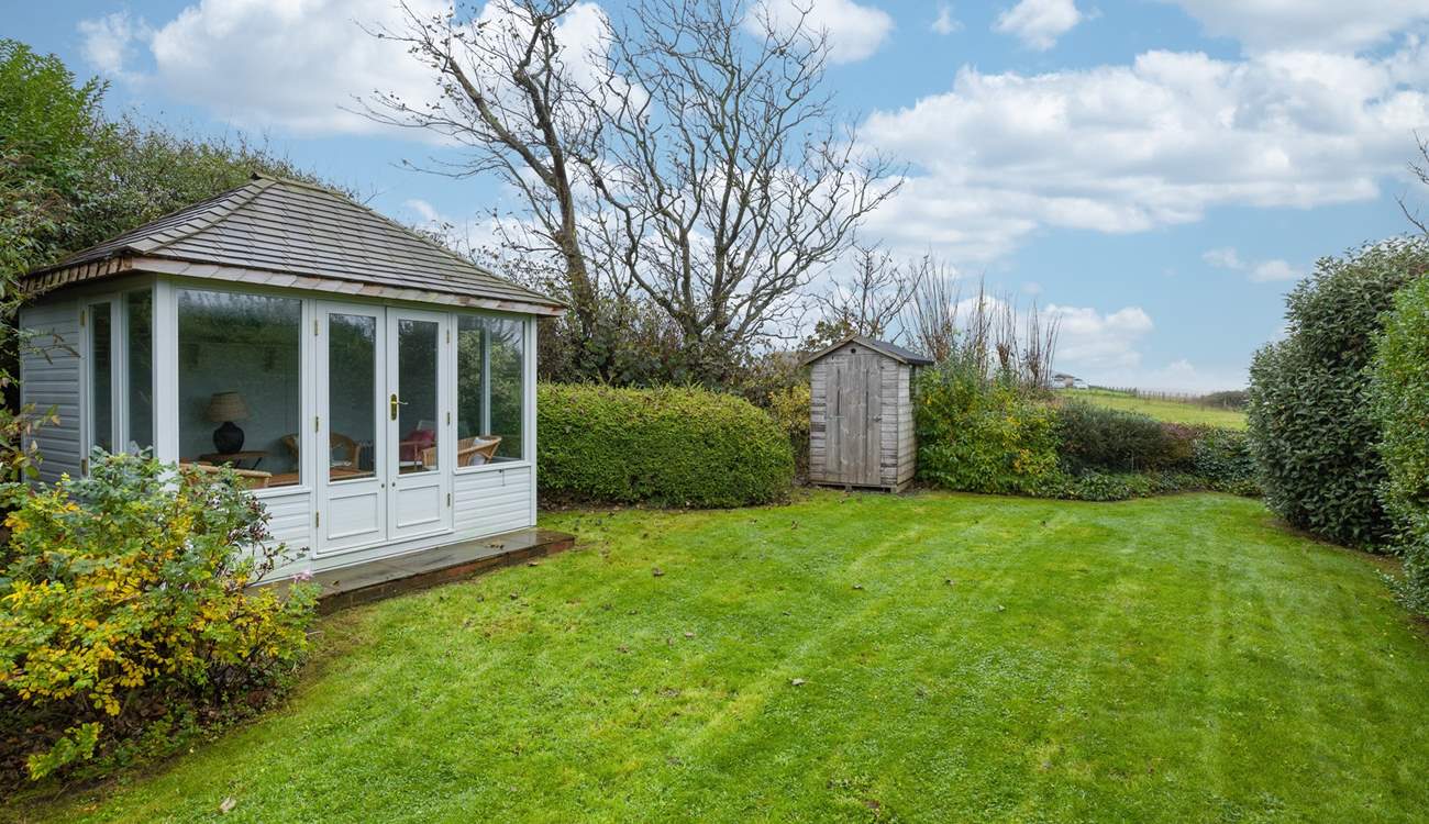 The super garden-room, the perfect spot for a quiet read. 