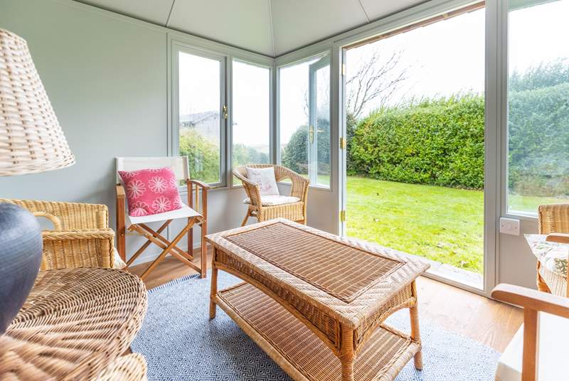 Sit and relax in the separate garden-room.