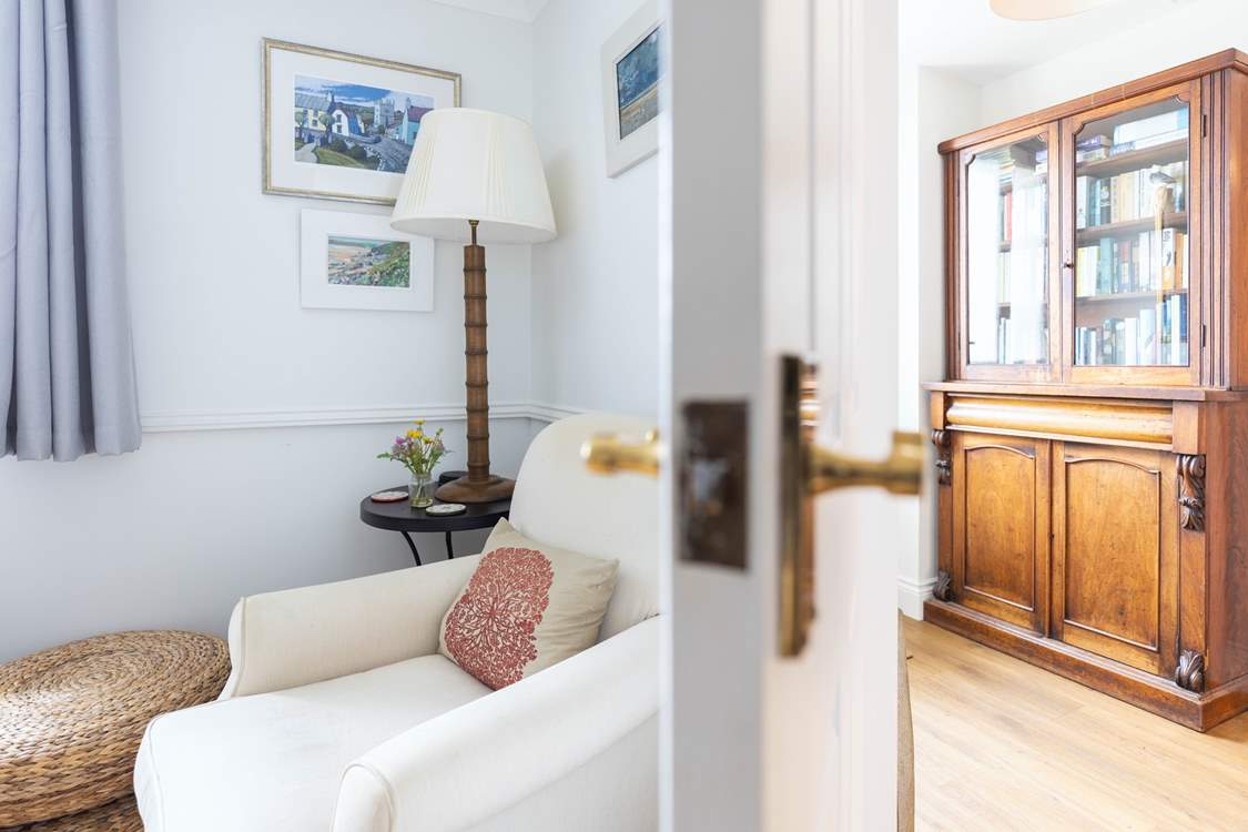 A lovely mix of contemporary and period pieces.