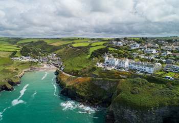 The terrace enjoys a plum location with easy access into the heart of Port Isaac, and also to the little cove at Port Gaverne.