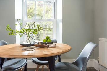 Grab a quick bite, or elevenses at the breakfast table.