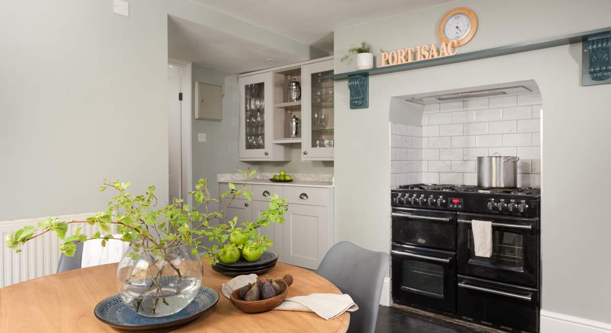 The stylish kitchen/breakfast-room.