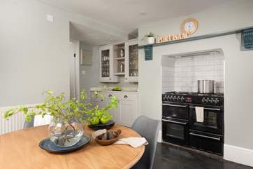 The stylish kitchen/breakfast-room.