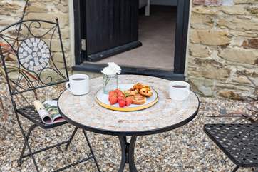 Enjoy breakfast in the sunshine.