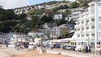 The Esplanade offers restaurants, cafes and a range of amusements.