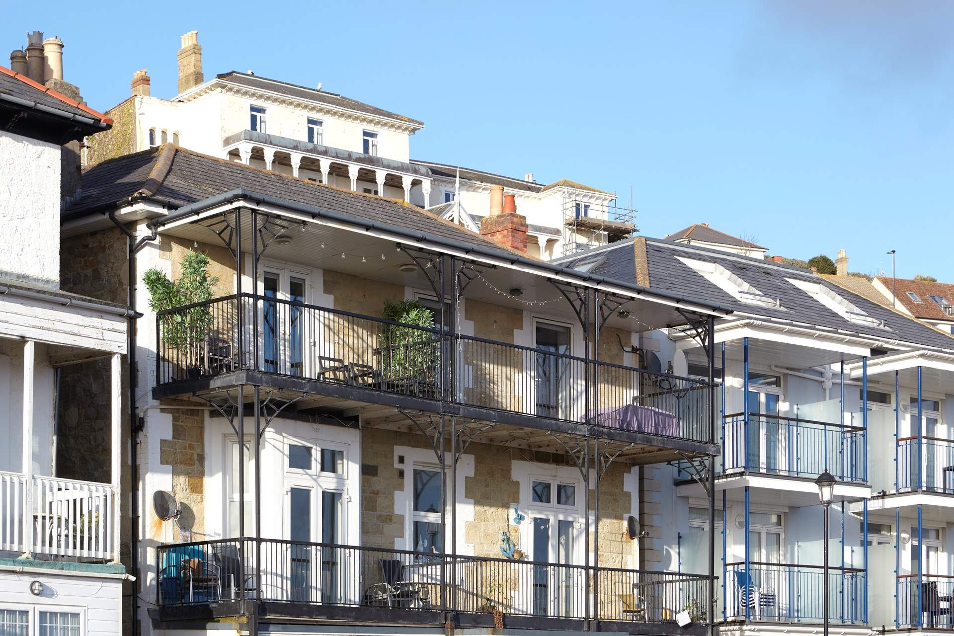 Oceanix is the top apartment on the left of the second floor. Please note there are four flights of stairs to the apartment. 