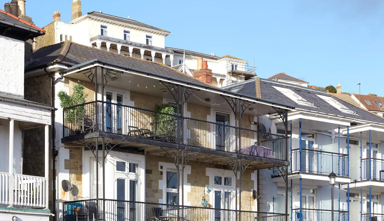 Oceanix is the top apartment on the left of the second floor. Please note there are four flights of stairs to the apartment. 