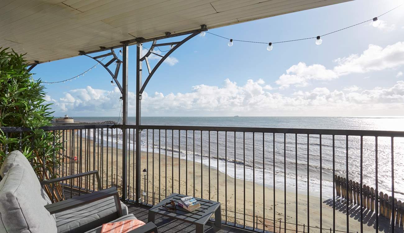 Sit back and relax with a good read and take in the amazing sea views overlooking Ventnor Esplanade. 