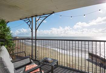 Sit back and relax with a good read and take in the amazing sea views overlooking Ventnor Esplanade. 
