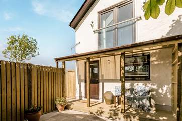 Delve into your favourite book on the gorgeous porch, listening to the birdsong.